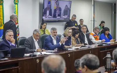 Na Assembleia Legislativa em Porto Alegre, os ministros Waldez Góes. Paulo Pimenta, Renan Filho e Nísia Trindade estavam presentes na reunião com a bancada federal e estadual: força-tarefa do Governo Federal para salvar vidas e recuperar as cidades devastadas (Foto Lucas Leffa/ Secom:/PR)
