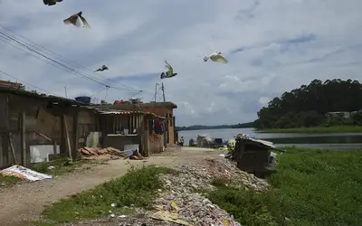 Dificuldade de acesso ao saneamento básico, problema comum no Brasil. Foto: Rovena Rosa/Agência Brasil