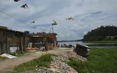 Dificuldade de acesso ao saneamento básico, problema comum no Brasil. Foto: Rovena Rosa/Agência Brasil Dificuldade de acesso ao saneamento básico, problema comum no Brasil. Foto: Rovena Rosa/Agência Brasil