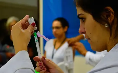 Profissionais da enfermagem podem consultar valores complementares do piso  Foto: Rovena Rosa/Agência Brasil